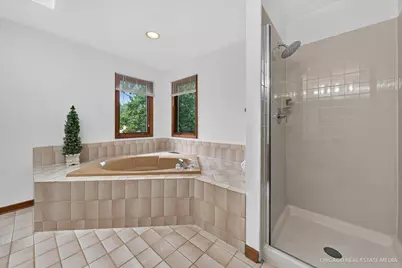 425 Brentwood Court, Roselle, IL 60172 - Photo 28