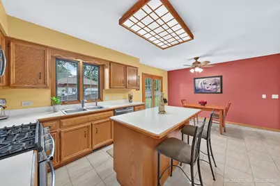 425 Brentwood Court, Roselle, IL 60172 - Photo 14