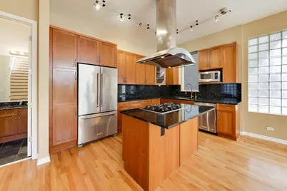 821 N Wood Street #1, Chicago, IL 60622 - Photo 6