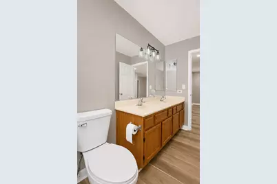 651 Lancaster Circle, Elgin, IL 60123 - Photo 32