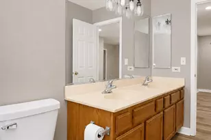 651 Lancaster Cir, Elgin, IL 60123 - Photo 32