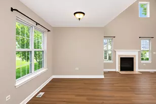 651 Lancaster Cir, Elgin, IL 60123 - Photo 10