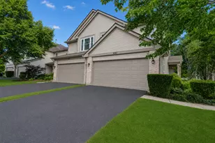 651 Lancaster Cir, Elgin, IL 60123 - Photo 2