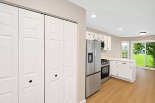 651 Lancaster Cir, Elgin, IL 60123 - Photo 18