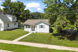 913 N 15th St, Dekalb, IL 60115 - Photo 1