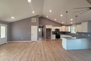 768 Fulton Dr, Centralia, IL 62801 - Photo 6