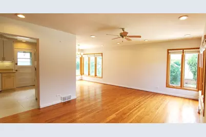 4715 W Lake Avenue, Glenview, IL 60025 - Photo 2