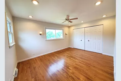 4715 W Lake Avenue, Glenview, IL 60025 - Photo 12