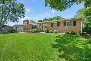 824 Skyline Dr, Barrington, IL 60010 - Photo 1