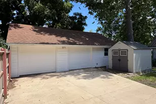 804 N Jackson St, Clifton, IL 61727 - Photo 4