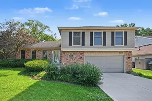 5195 Castaway Ln, Hoffman Estates, IL 60010 - Photo 2