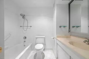 260 E Chestnut St, Chicago, IL 60611 - Photo 14