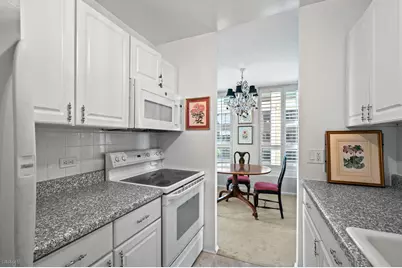 260 E Chestnut Street #512, Chicago, IL 60611 - Photo 8