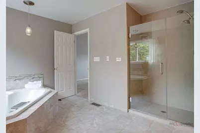 17945 W Pond Ridge Circle, Gurnee, IL 60031 - Photo 16
