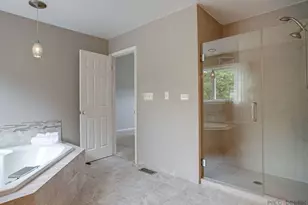 17945 W Pond Ridge Cir, Gurnee, IL 60031 - Photo 16
