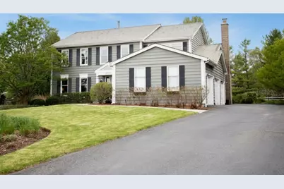17945 W Pond Ridge Circle, Gurnee, IL 60031 - Photo 2