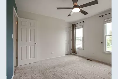 17945 W Pond Ridge Circle, Gurnee, IL 60031 - Photo 20