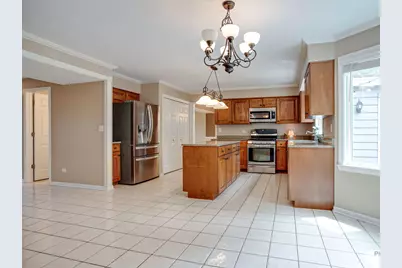 17945 W Pond Ridge Circle, Gurnee, IL 60031 - Photo 8
