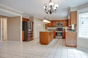 17945 W Pond Ridge Cir, Gurnee, IL 60031 - Photo 8