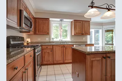 17945 W Pond Ridge Circle, Gurnee, IL 60031 - Photo 6