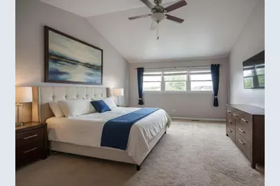 17945 W Pond Ridge Circle, Gurnee, IL 60031 - Photo 14