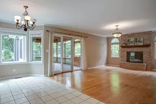 17945 W Pond Ridge Cir, Gurnee, IL 60031 - Photo 10