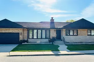 8425 W Sunnyside Ave, Chicago, IL 60656 - Photo 1