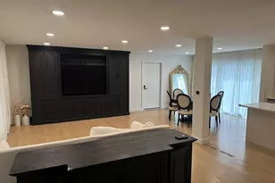 8425 W Sunnyside Ave, Chicago, IL 60656 - Photo 2