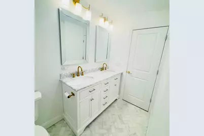 8425 W Sunnyside Avenue, Chicago, IL 60656 - Photo 14