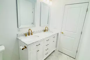8425 W Sunnyside Ave, Chicago, IL 60656 - Photo 14