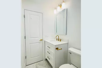 8425 W Sunnyside Avenue, Chicago, IL 60656 - Photo 16