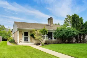 5625 N Kilbourn Ave, Chicago, IL 60646 - Photo 1