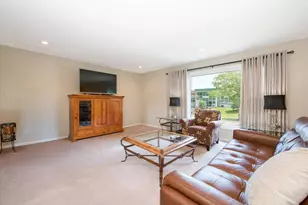 1058 W Illinois Ave, Palatine, IL 60067 - Photo 6