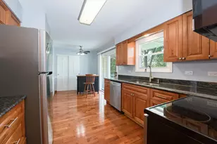 1058 W Illinois Ave, Palatine, IL 60067 - Photo 10