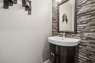 6341 N Le Mai Ave, Chicago, IL 60646 - Photo 12