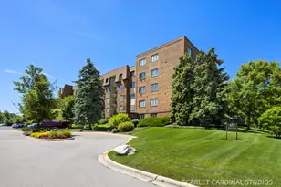 453 Raintree Dr, Glen Ellyn, IL 60137 - Photo 1