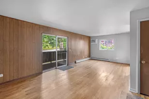 207 Fremont St, Woodstock, IL 60098 - Photo 2