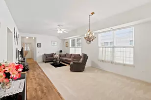 11724 Tanglewood Ln, Huntley, IL 60142 - Photo 4