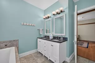 729 W Downer Pl, Aurora, IL 60506 - Photo 86