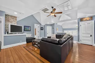 729 W Downer Pl, Aurora, IL 60506 - Photo 94