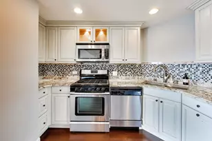 3200 N Lake Shore Dr, Chicago, IL 60657 - Photo 20