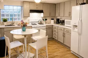8202 S Muskegon Ave, Chicago, IL 60617 - Photo 4