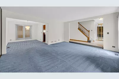 160 Chatham Lane, Roselle, IL 60172 - Photo 4