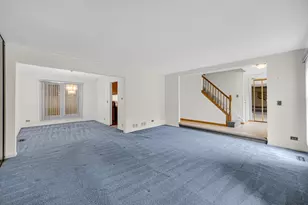 160 Chatham Ln, Roselle, IL 60172 - Photo 4