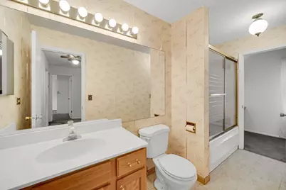 160 Chatham Lane, Roselle, IL 60172 - Photo 10