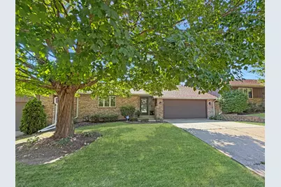 550 N Sierra Drive #15, Freeport, IL 61032 - Photo 1