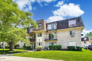 234 Shorewood Dr, Glendale Heights, IL 60139 - Photo 2