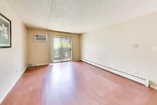 234 Shorewood Dr, Glendale Heights, IL 60139 - Photo 4