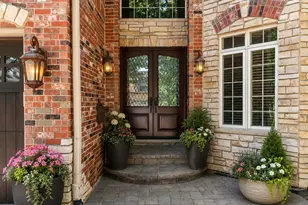 434 W Benton Ave, Naperville, IL 60540 - Photo 2