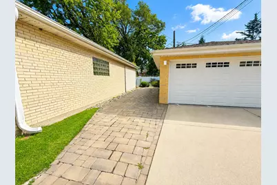 915 N Northwest Highway #2, Park Ridge, IL 60068 - Photo 12